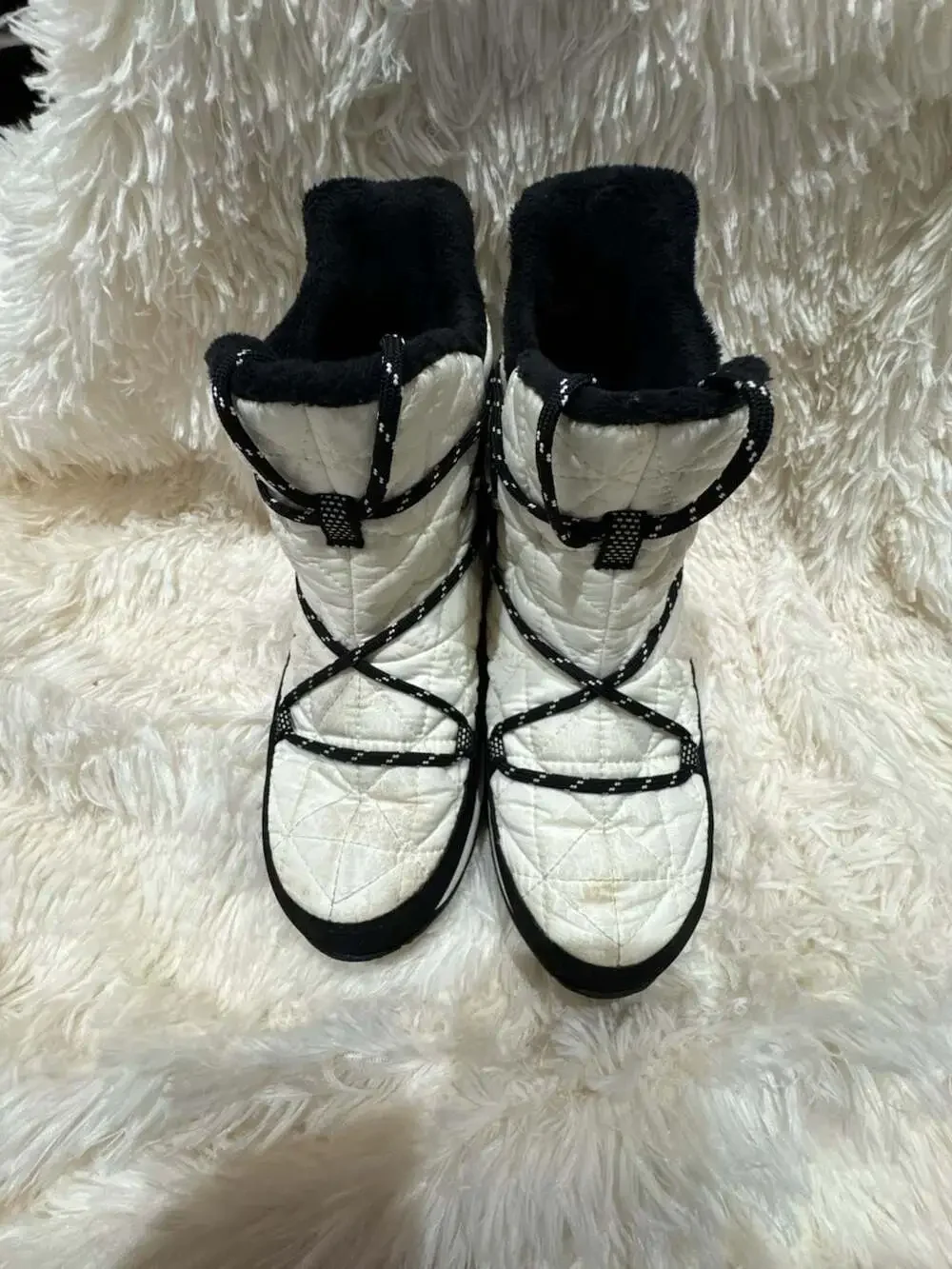740 Columbia Minx Shorty Omni-Heat 200g Waterproof Winter Boots Women's Size 6
